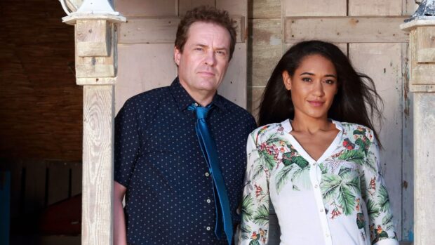 The lead characters from Death In Paradise tv series standing together, HD Desktop Wallpaper