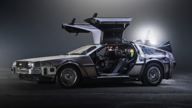 A Delorean DMC 12 with gullwing doors open under soft lighting, 4K Desktop Wallpaper