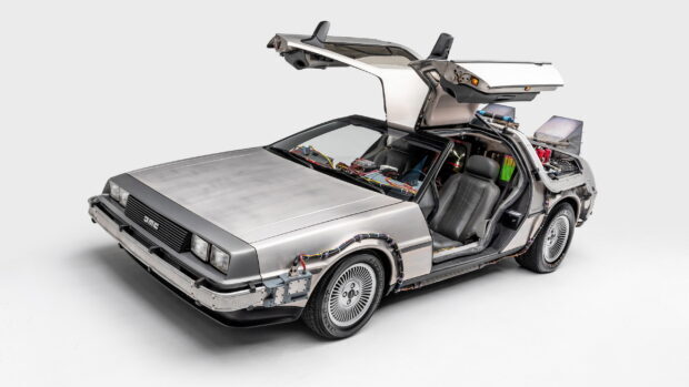 A Delorean DMC 12 with gull wing doors and internal wiring details is shown, 2K Desktop Wallpaper