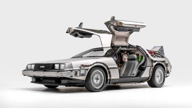 A silver Delorean Dmc 12 with gullwing doors open on a white background, 4K Desktop Wallpaper