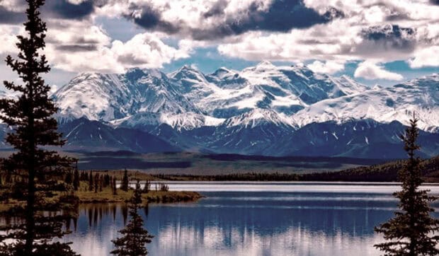 A scenic view of snow capped mountains and a calm lake in Denali National Park and Preserve, HD Desktop Wallpaper