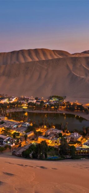 A desert village with palm trees and water surrounded by sand dunes in Peru, HD Phone Wallpaper