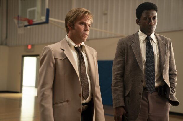 Two detectives are shown in a gym as part of the True Detective TV series, HD Desktop Wallpaper