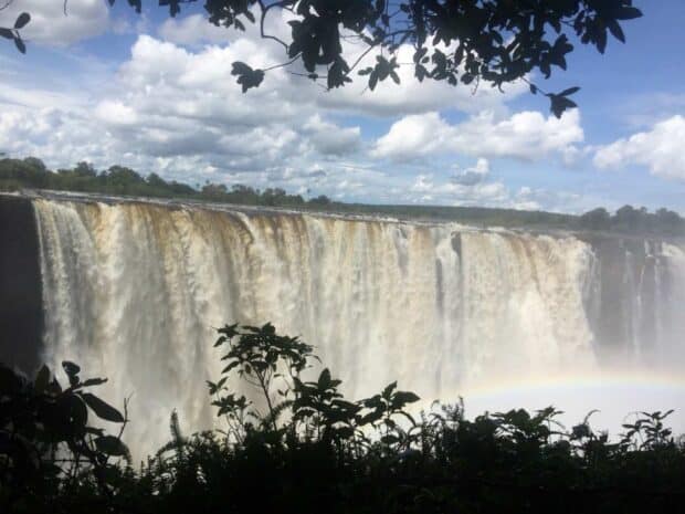 The Devils Pool Zambia shows a stunning waterfall with lush greenery and a rainbow, HD Desktop Wallpaper