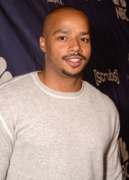 Donald Faison is wearing a gray sweater and smiling at the camera, 2K Mobile Wallpaper
