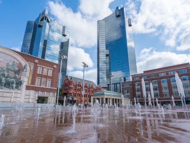 Modern glass buildings reflect the sky in Fort Worth with fountains in the foreground, HD Desktop Wallpaper