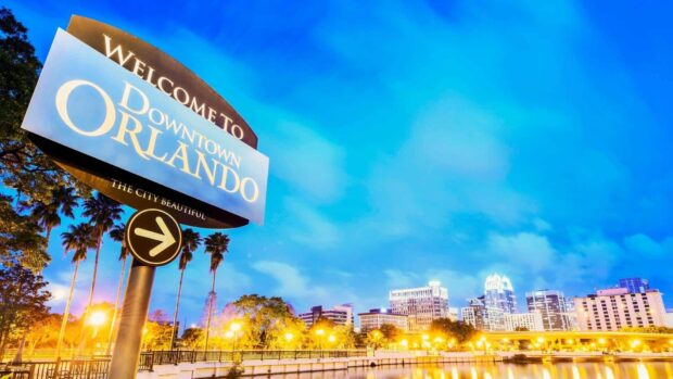 A sign welcoming to downtown Orlando with city buildings in the background, HD Desktop Wallpaper