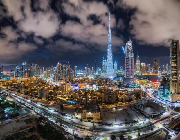 The United Arab Emirates Wallpapers show a vibrant cityscape under a cloudy sky, HD Desktop Wallpaper