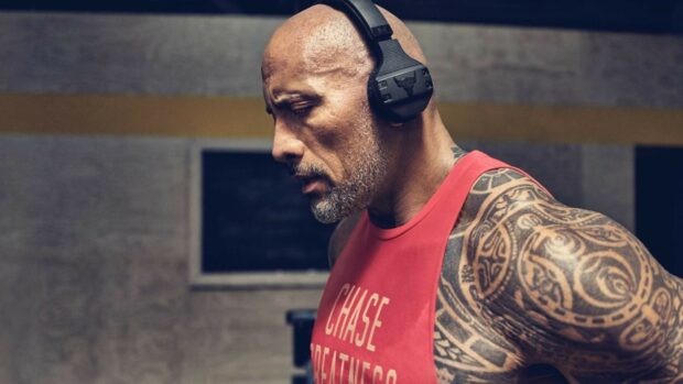 Dwayne Johnson is concentrating on his exercise wearing headphones and a red tank top, HD Desktop Wallpaper