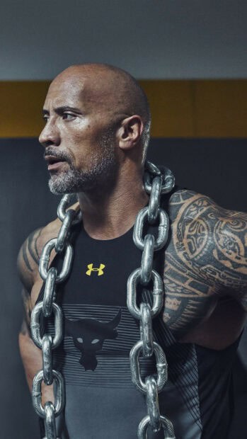 Dwayne Johnson wears a heavy chain over his shoulders during a gym session, 4K Phone Wallpaper
