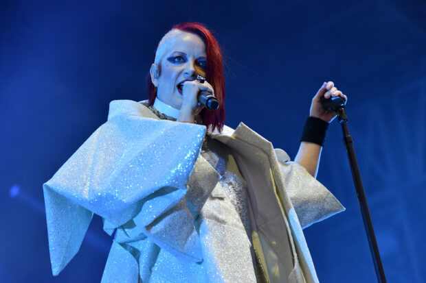 A Garbage Band singer passionately performs live music in a bright costume, HD Desktop Wallpaper