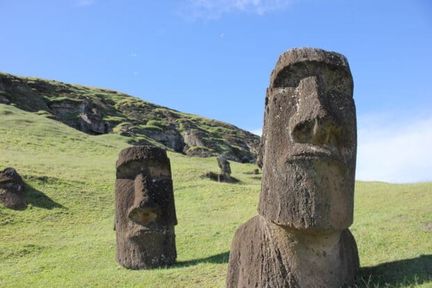 Moai statues on Easter Island stand tall under clear blue sky, HD Desktop Wallpaper