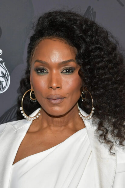 Angela Bassett Wallpapers captured at a formal event with statement earrings, 2K Mobile Wallpaper