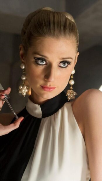 Elizabeth Debicki with pearl earrings and dramatic makeup, HD Phone Wallpaper