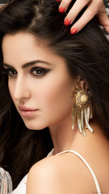 A close up portrait of Katrina Kaif wearing gold earrings, 2K Mobile Wallpaper