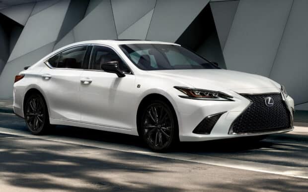 A white Lexus ES is parked in front of an abstract geometric wall, HD Desktop Wallpaper