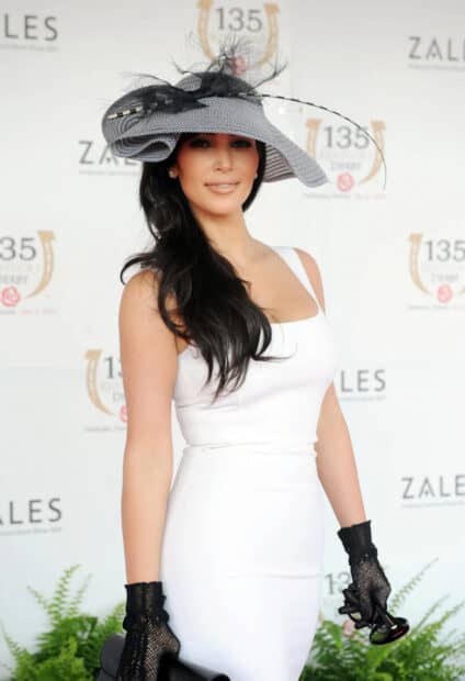 A stylish woman wearing a black hat and white dress posing at the Kentucky Derby event, HD Desktop Wallpaper