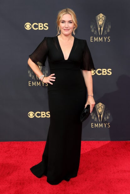 An elegant woman is posing on the red carpet at the Emmy Awards, HD Mobile Wallpaper