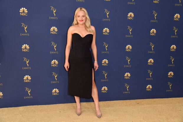 A woman dressed in black attends Emmy Awards, HD Desktop Wallpaper