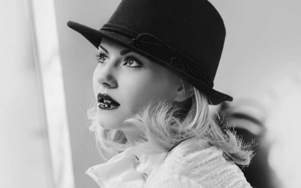Elisha Cuthbert looks thoughtful in a black hat, HD Desktop Wallpaper