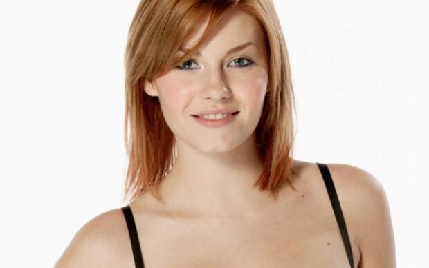 A close up of Elisha Cuthbert smiling with red hair, HD Desktop Wallpaper