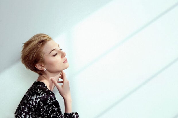 A serene portrait of Elizabeth Debicki with closed eyes and short hair, HD Desktop Wallpaper