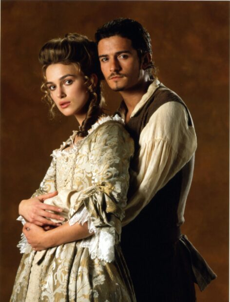 Elizabeth Swann and Will Turner from Pirates of the Caribbean standing closely together, 2K Desktop Wallpaper