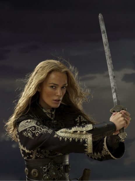 Elizabeth Swann from Pirates Of The Caribbean holds a sword with a determined look, 2K Mobile Wallpaper