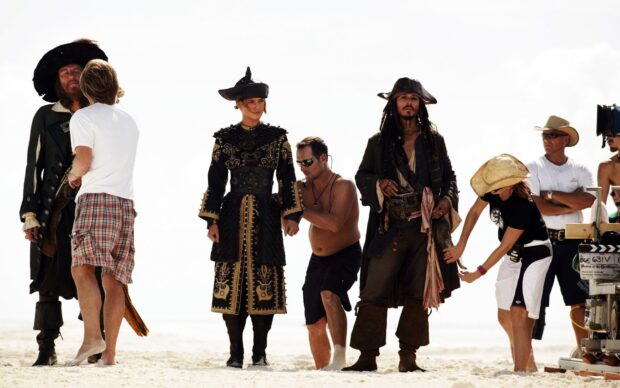 Elizabeth Swann in Pirates of the Caribbean wearing a detailed black and gold costume on set, HD Desktop Wallpaper