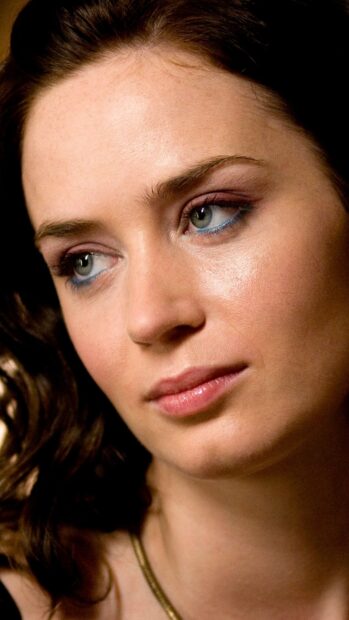 A close up portrait showing Emily Blunt with soft makeup and natural expression, HD Mobile Wallpaper