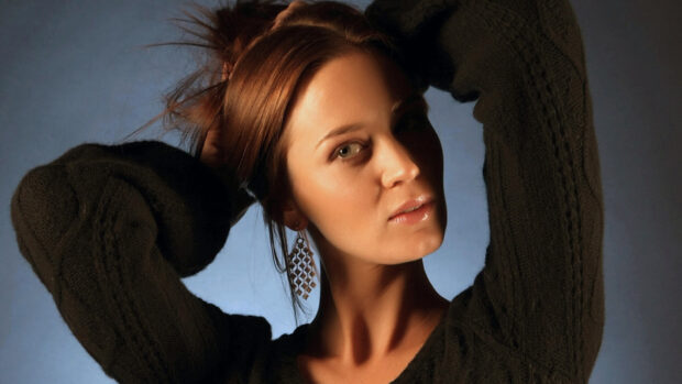 Emily Blunt wears a black sweater and poses with her hands behind her head, HD Desktop Wallpaper