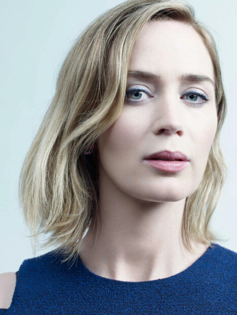 A close up portrait of Emily Blunt with blonde hair and blue eyes, 2K Mobile Wallpaper