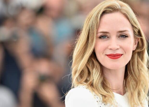 Emily Blunt is smiling with bright red lipstick in a close up portrait, HD Desktop Wallpaper