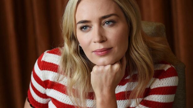 A close up of Emily Blunt resting her chin on her hand and looking thoughtful, HD Desktop Wallpaper