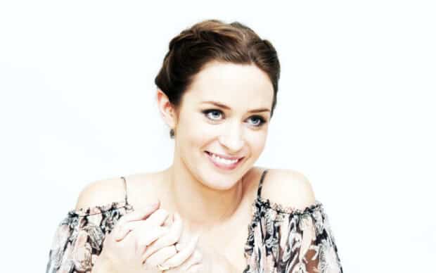 Emily Blunt smiles softly with her hands clasped in a patterned off shoulder dress, HD Desktop Wallpaper