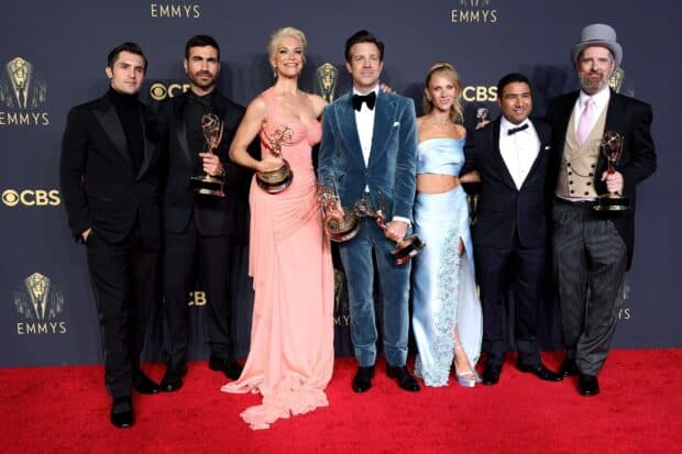 A group of Emmy Awards winners posing with their trophies on the red carpet, HD Desktop Wallpaper