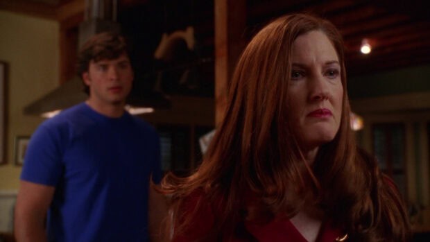 A tense scene featuring two characters from Smallville Tv Series, HD Desktop Wallpaper