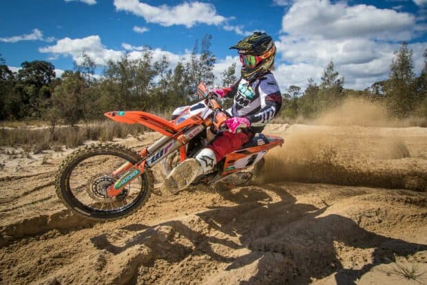 A rider is performing a sharp turn on an enduro motorbike kicking up sand, HD Desktop Wallpaper