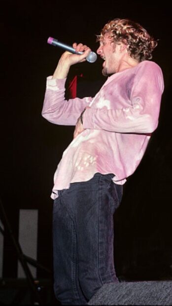 Layne Staley Wallpapers showing a singer passionately performing on stage with a microphone, HD Mobile Wallpaper