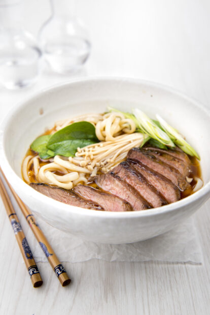 A bowl of noodles with enoki mushrooms and sliced beef served with fresh greens, HD Mobile Wallpaper