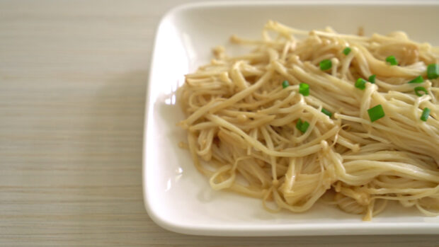 A close up of enoki mushrooms garnished with green onions on a white plate, 4K Desktop Wallpaper