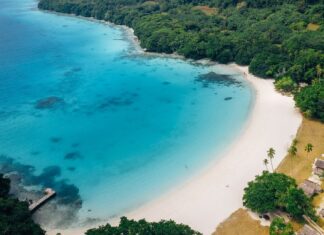 A clear blue ocean meets the white sandy beach in Espiritu Santo Vanuatu, HD Desktop Wallpaper