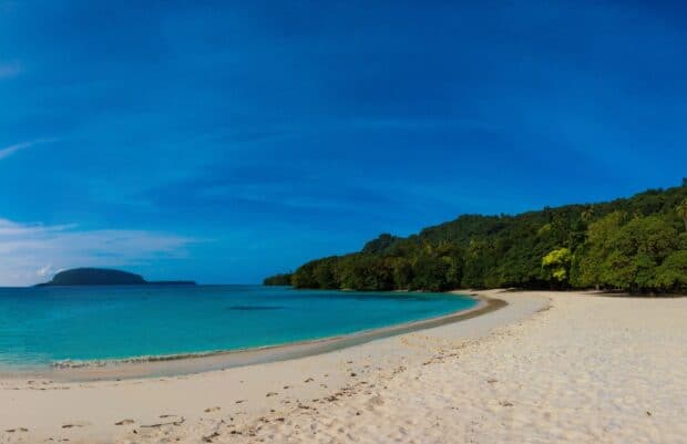 The clear blue water and sandy shore depict Espiritu Santo Vanuatu in a calm scene, HD Desktop Wallpaper