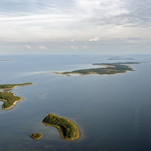 Aerial view of Estonia wallpapers showing several green islands surrounded by calm sea waters, HD Desktop Wallpaper