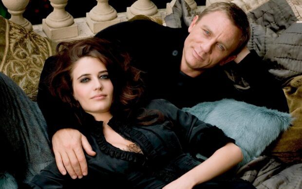 Eva Green and Daniel Craig relaxing on a sofa, HD Desktop Wallpaper