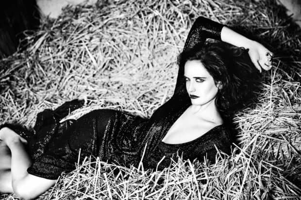 Eva Green poses elegantly on hay in a black and white photo, HD Desktop Wallpaper