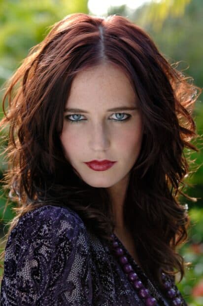 Eva Green has intense blue eyes and dark hair in this close up portrait, 2K Mobile Wallpaper