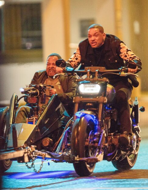 Martin Lawrence riding a motorcycle with a sidecar at night, HD Desktop Wallpaper