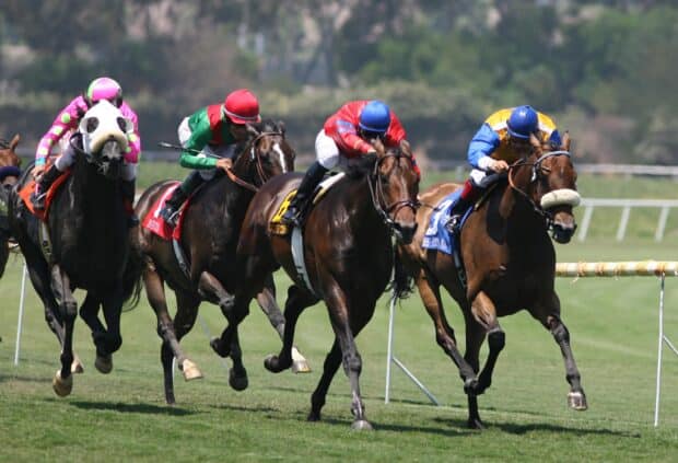 Several jockeys compete in horse racing wallpapers, 2K Desktop Wallpaper