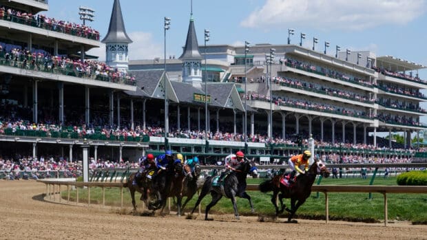 The Kentucky Derby features intense horse racing at a famous racetrack, HD Desktop Wallpaper